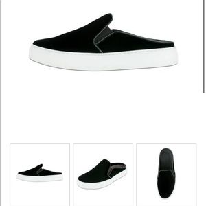 ZCD Montreal Size 6 Velvet Sneakers